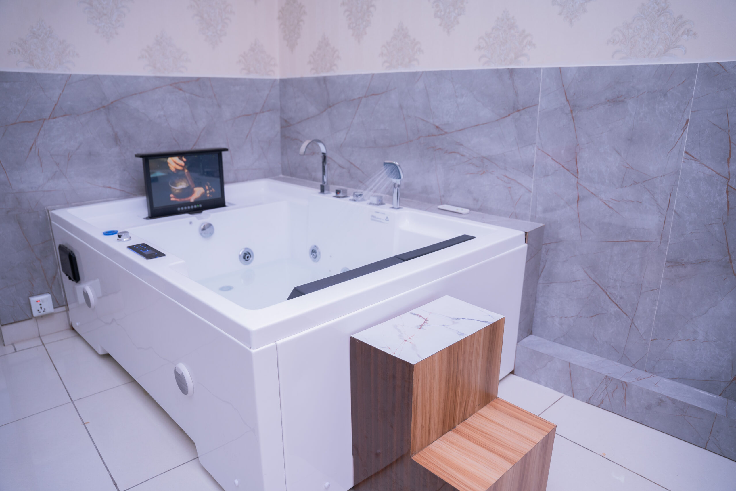 jacuzzi